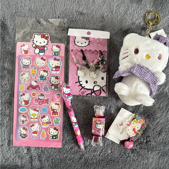 Hello Kitty Bundle - Picture 2 of 13